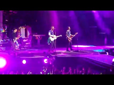 Coldplay - Every teardrop is a waterfall (Live in São Paulo 2016)