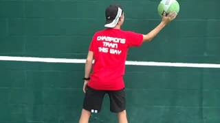 Упражнение с мячом на укрепление кисти и развитие координации