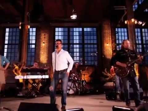 Skydiggers - "Northern Shore" (live)