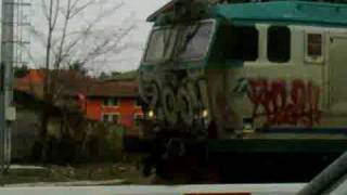 preview picture of video 'Incrocio di treni a Villafranca di Verona'