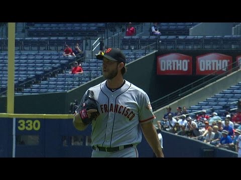 SF@ATL: Bumgarner pitches out of a jam