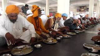 preview picture of video 'Inde 2010 : Amritsar - Le Langar du Temple d'Or'