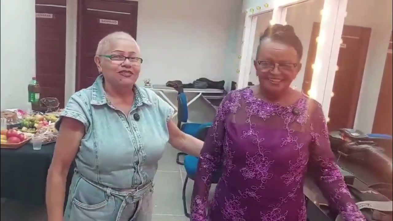 Santinha e Fátima Silva nos camarins do Cine São José