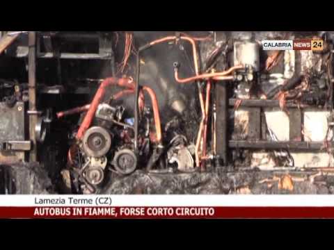 AUTOBUS IN FIAMME A LAMEZIA TERME