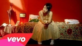 Lily Allen - L8 CMMR (Lyrics)
