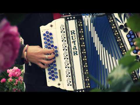 MLADI GODCI - BLIZU SI