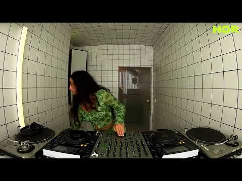 Melis / August 21 / 5pm-6pm