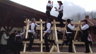 preview picture of video 'Josefstag 2013 #05 Zimmermannslied auf dem schwebenden Dachstuhl'