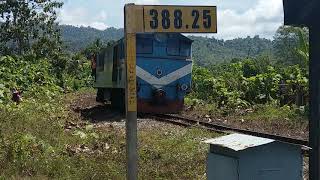preview picture of video 'Ex- KTMB 22 Class at Dabong Station'