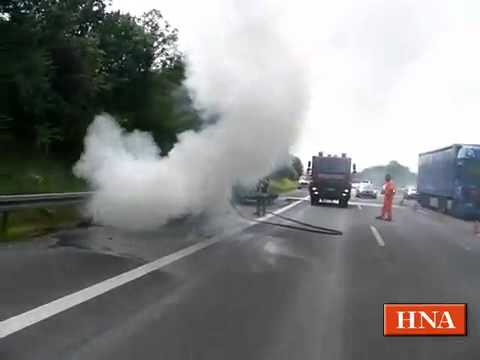 Autobahn 7: Auto stand in Flammen