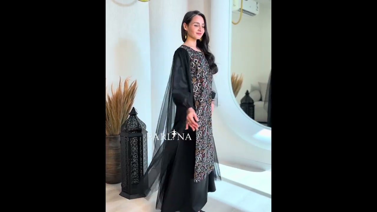 Black embroidered jalabiya with tulle overlay sleeves - XXL