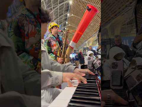 The craziest saxophonist joins me in the train station and SHOCK EVERYONE 🔥🤯 @trafficconesaxman