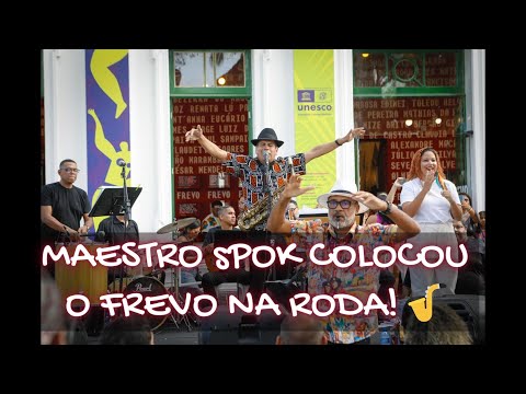 MAESTRO SPOK colocou todo mundo para fazer o passo do Frevo no Recife! 🎺#carnaval2026 #recife #frevo