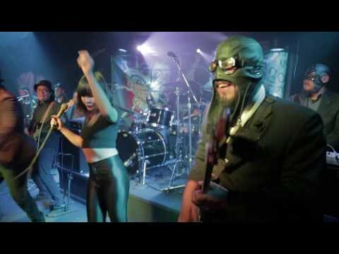 Out of Control Army en vivo - 07 DANCING - DVD