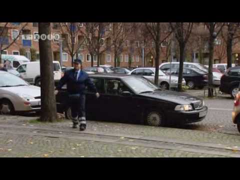 Slemme Slemme Piger: Kia deler bøder ud!