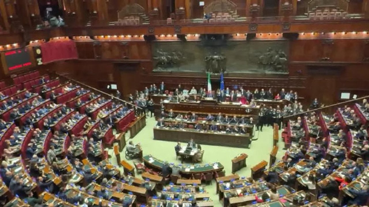 Protesta opposizioni e boato della maggioranza dopo approvazione Legge elettorale alla Camera