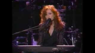 Bonnie Raitt 'Feeling of Falling' live concert performance