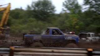 preview picture of video 'Newald's 1st Annual Mud Run 2009 - 3'