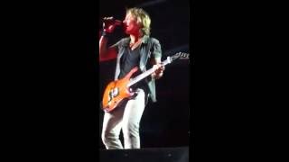 Keith Urban singing Getting in the way in Toronto on June 9th, 2016