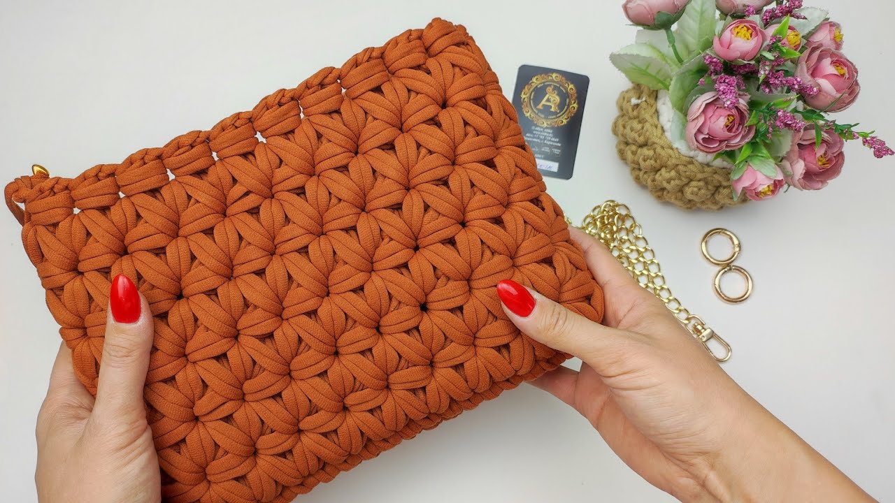 Floral Pattern Crocheted Handbag A New Experience in Crocheting