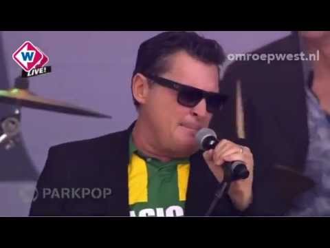 Barry Hay & the Flying V Formation - Wait a Minute - Parkpop 2013