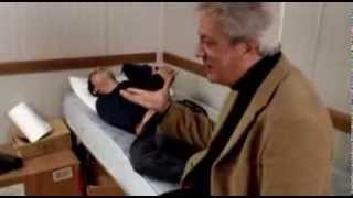 Boris - Alessandro prende la scossa