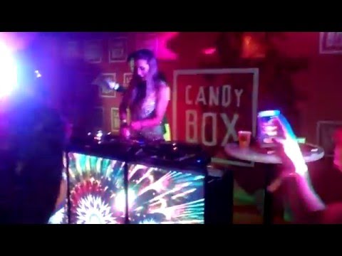DJ Larissa Lahw no camarote Candybox