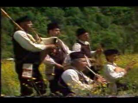 Macedonian Folk Song - Braќа Stojanovi - Kocani (1)
