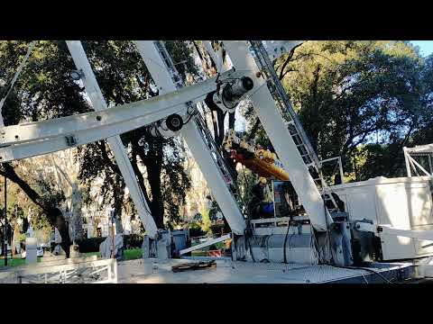 Smontano RUOTA PANORAMICA di BRIGNOLE, Genova.
