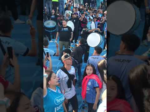 LA HINCHADA DE BELGRANO DE CÓRDOBA 🔵⚪🔵 LOS PIRATAS CELESTES DE ALBERDI