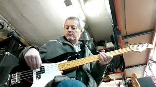 Video thumbnail for Fender precision classic 50 VS SX Precision bass by Victor capblanguet gray