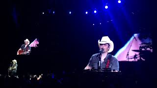 Brad Paisley - Whiskey Lullaby - live Berlin Tempo