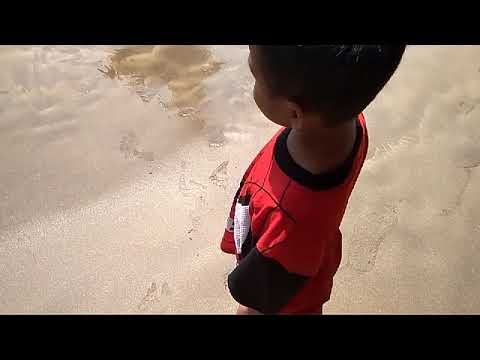 Ihsan maen di pantai