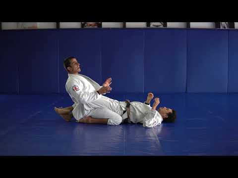 Closed guard top posture