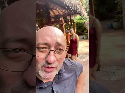 Włodek skacze do basenu na bańkę #agvc #włodek #wujekwłodek