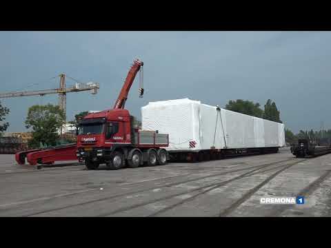 15-7-18: trasporto speciale bloccato nel porto di Cremona