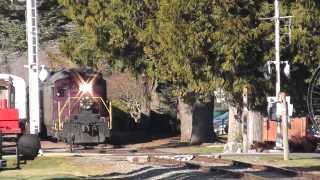 preview picture of video 'Snoqualmie Valley Railroad train. Departing Snoqualmie, WA.'