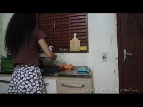 Maneira certa de encher as formas de gelo!