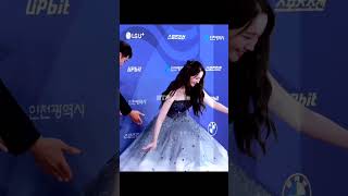 Download lagu Yoona’s fall looks straight out of a fairytale 👑😍 #yoona #kpop mp3