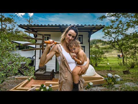 Off Grid Mom Builds Her Own Home // a day in the life