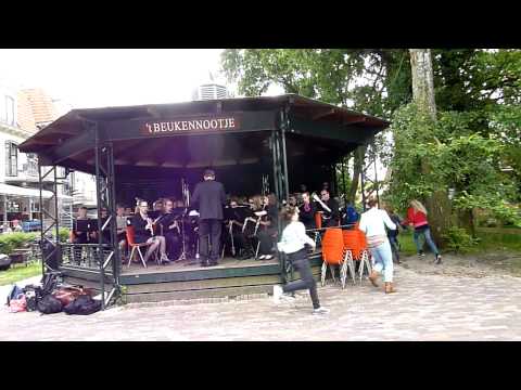 Harmonie Wilhelmina Bedum - Everybody needs somebody (Schier 2014)