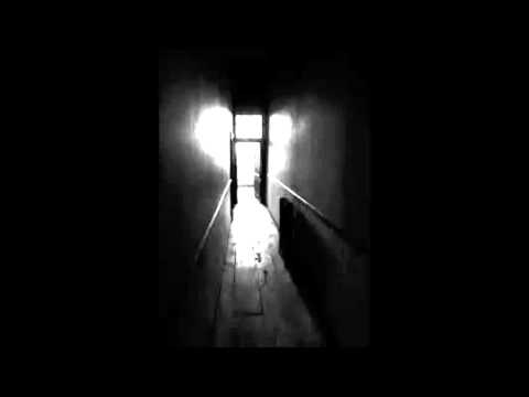 08. Alunbrame Oscuridad. -- Tata (Dosta) Ft. Mseco  " El Ultimo Gramo "