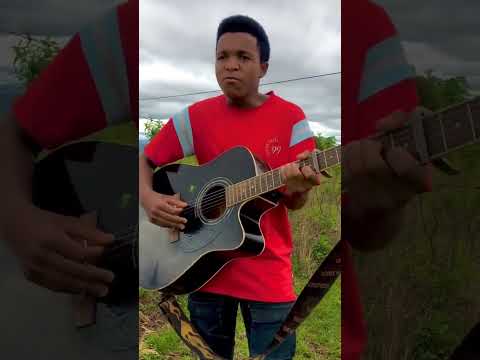 umfana omncane ecula ingoma ka Khuzani