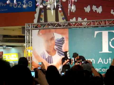 Taufik Batisah Dancing To Thriller