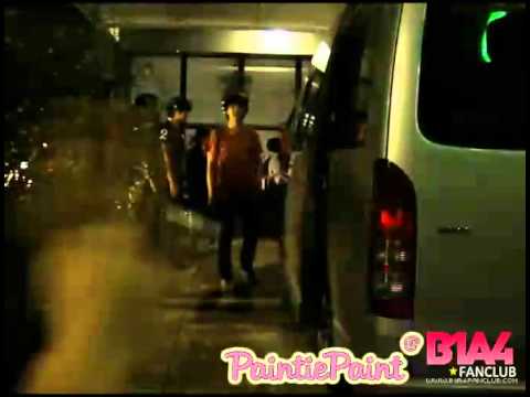 [FANCAM] 120125 - B1A4 getting off the studio (ma-ma-doo).mp4