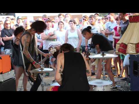 NERVÖUS live am FluffFest (27.07.2013)