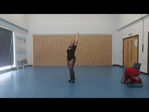 3  Burlesque for beginners power posing