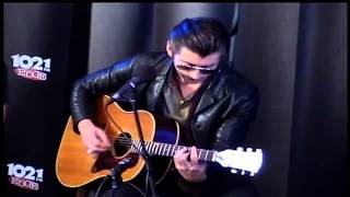 Arctic Monkeys - No. 1 Party Anthem (acoustic at The Edge Music Lounge 2014)