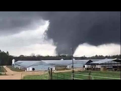 WAYNE COUNTY, MISSISSIPI - Tornado is moving through Wayne County