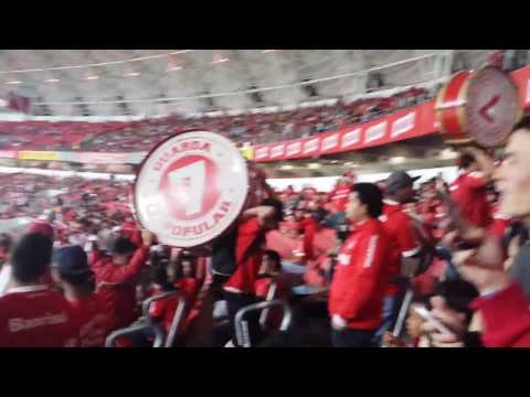 "Guarda Popular chegada da banda Re Loco Colorado" Barra: Guarda Popular &bull; Club: Internacional